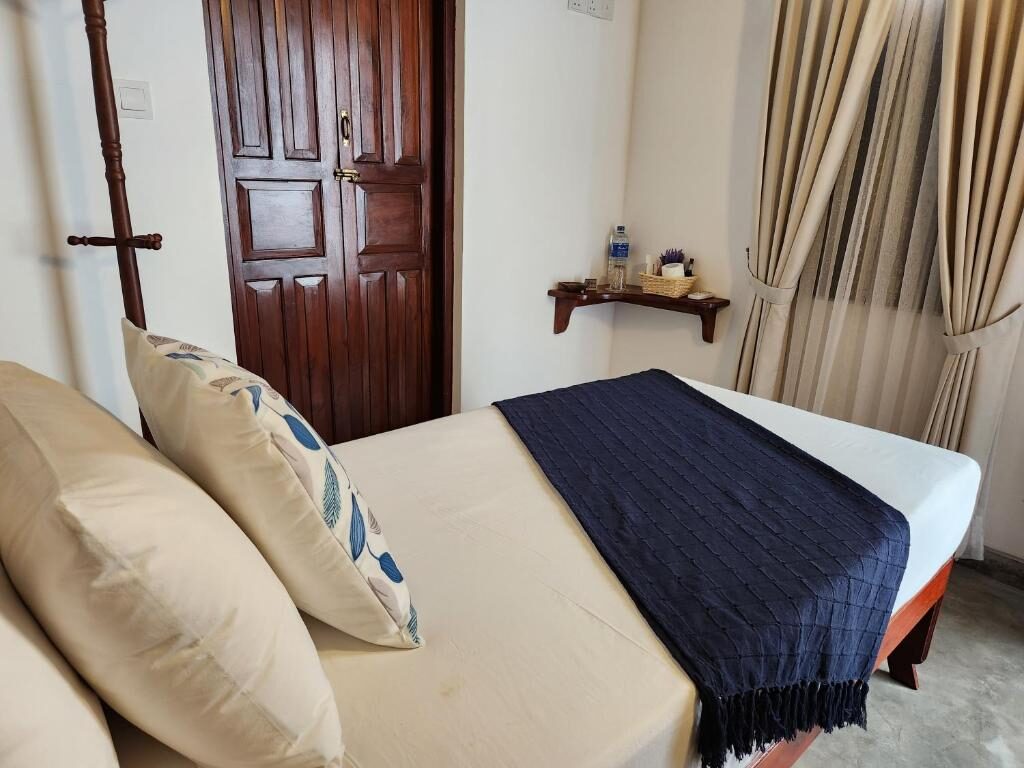 Heritage Double with handloom throw